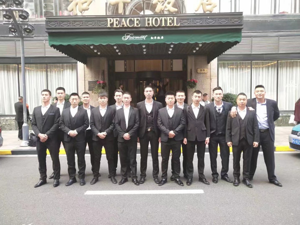 感情危机困扰，女孩选择雇佣私人保镖